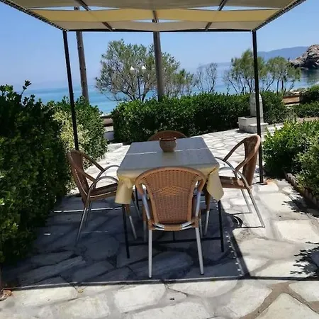 Theo House 2 Guest house