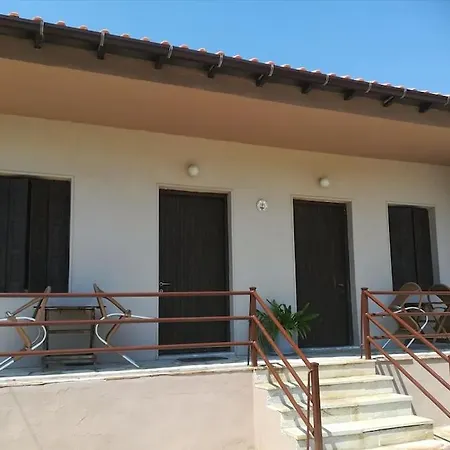 Theo House 2 Patrichori
